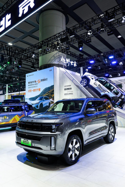 品牌LOGO煥新后首次亮相大型車展， “科技北汽”實(shí)力再躍升(圖3)