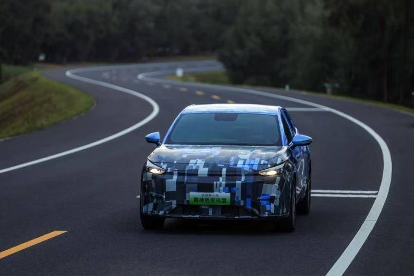 吉利雷神EM - i超級電混：創(chuàng)新驅(qū)動(dòng)，引領(lǐng)電混未來(圖7)