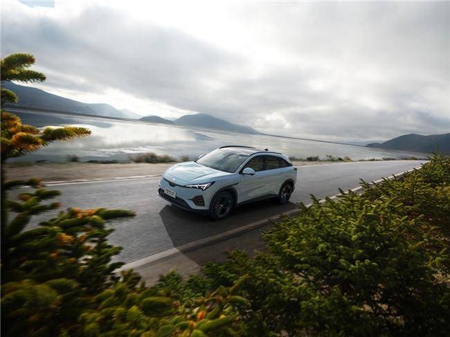 乘勢(shì)而上，北汽極狐2025將繼續(xù)極速前行(圖2)