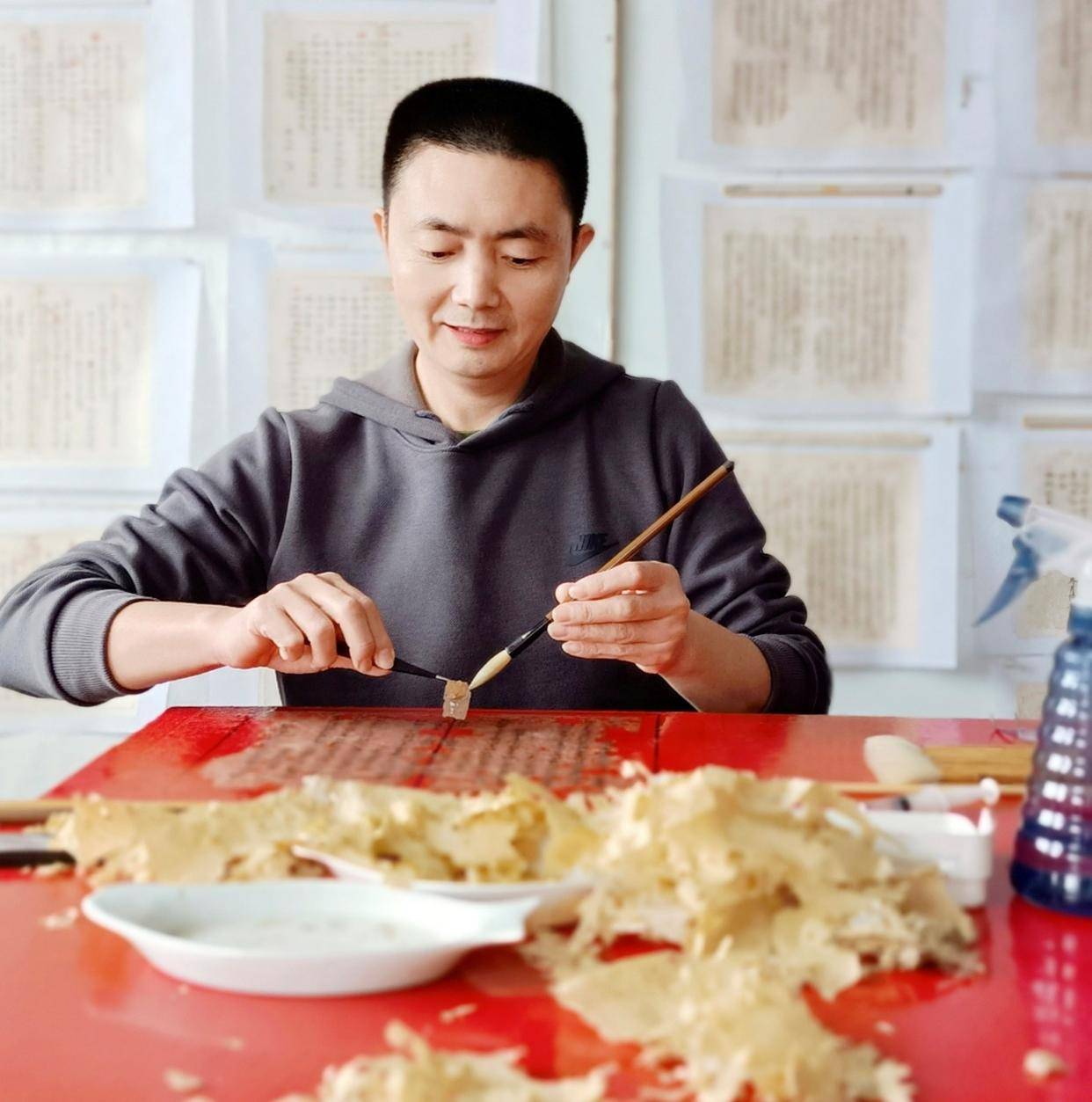 梁波在修復(fù)與創(chuàng)作之間，續(xù)寫(xiě)千年文明的匠人詩(shī)篇