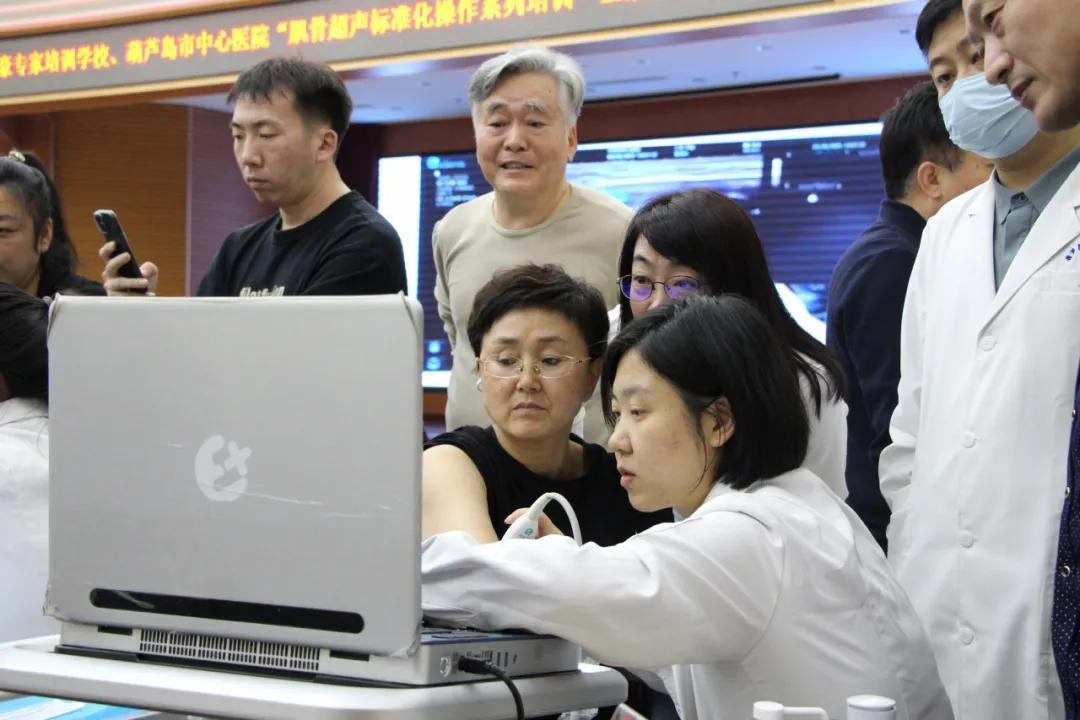 朗豪醫(yī)療集團(tuán)肌骨超聲培訓(xùn)落地葫蘆島中心醫(yī)院 開創(chuàng)精準(zhǔn)診療新紀(jì)元(圖15) 朗豪醫(yī)療集團(tuán)肌骨超聲培訓(xùn)落地葫蘆島中心醫(yī)院 開創(chuàng)精準(zhǔn)診療新紀(jì)元(圖15)