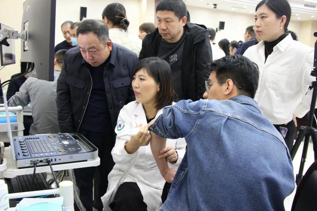 朗豪醫(yī)療集團(tuán)肌骨超聲培訓(xùn)落地葫蘆島中心醫(yī)院 開創(chuàng)精準(zhǔn)診療新紀(jì)元(圖14) 朗豪醫(yī)療集團(tuán)肌骨超聲培訓(xùn)落地葫蘆島中心醫(yī)院 開創(chuàng)精準(zhǔn)診療新紀(jì)元(圖14)