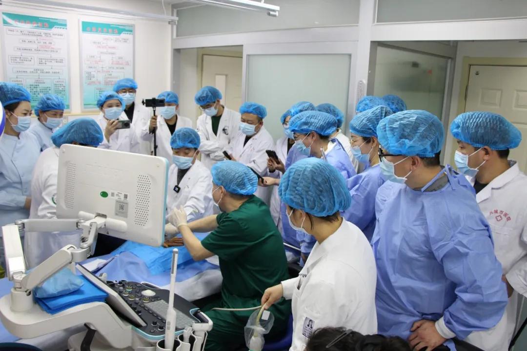 朗豪醫(yī)療集團(tuán)肌骨超聲培訓(xùn)落地葫蘆島中心醫(yī)院 開創(chuàng)精準(zhǔn)診療新紀(jì)元(圖22) 朗豪醫(yī)療集團(tuán)肌骨超聲培訓(xùn)落地葫蘆島中心醫(yī)院 開創(chuàng)精準(zhǔn)診療新紀(jì)元(圖22)