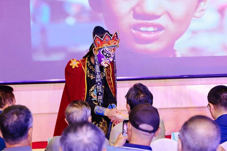 粽香墨韻迎端午 丹青妙筆書(shū)華章 中聯(lián)國(guó)興端午筆會(huì)在京舉行(圖9) 粽香墨韻迎端午 丹青妙筆書(shū)華章 中聯(lián)國(guó)興端午筆會(huì)在京舉行(圖9)