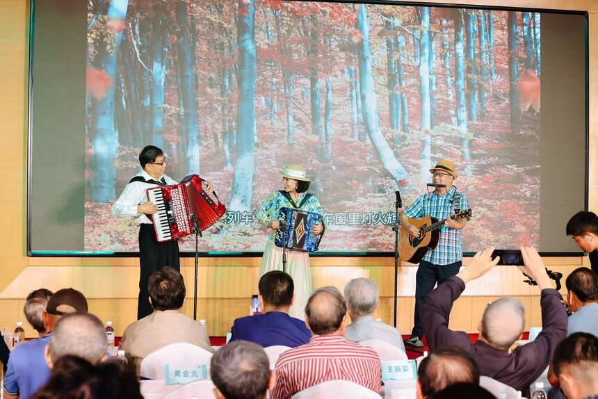 粽香墨韻迎端午 丹青妙筆書(shū)華章 中聯(lián)國(guó)興端午筆會(huì)在京舉行(圖13) 粽香墨韻迎端午 丹青妙筆書(shū)華章 中聯(lián)國(guó)興端午筆會(huì)在京舉行(圖13)