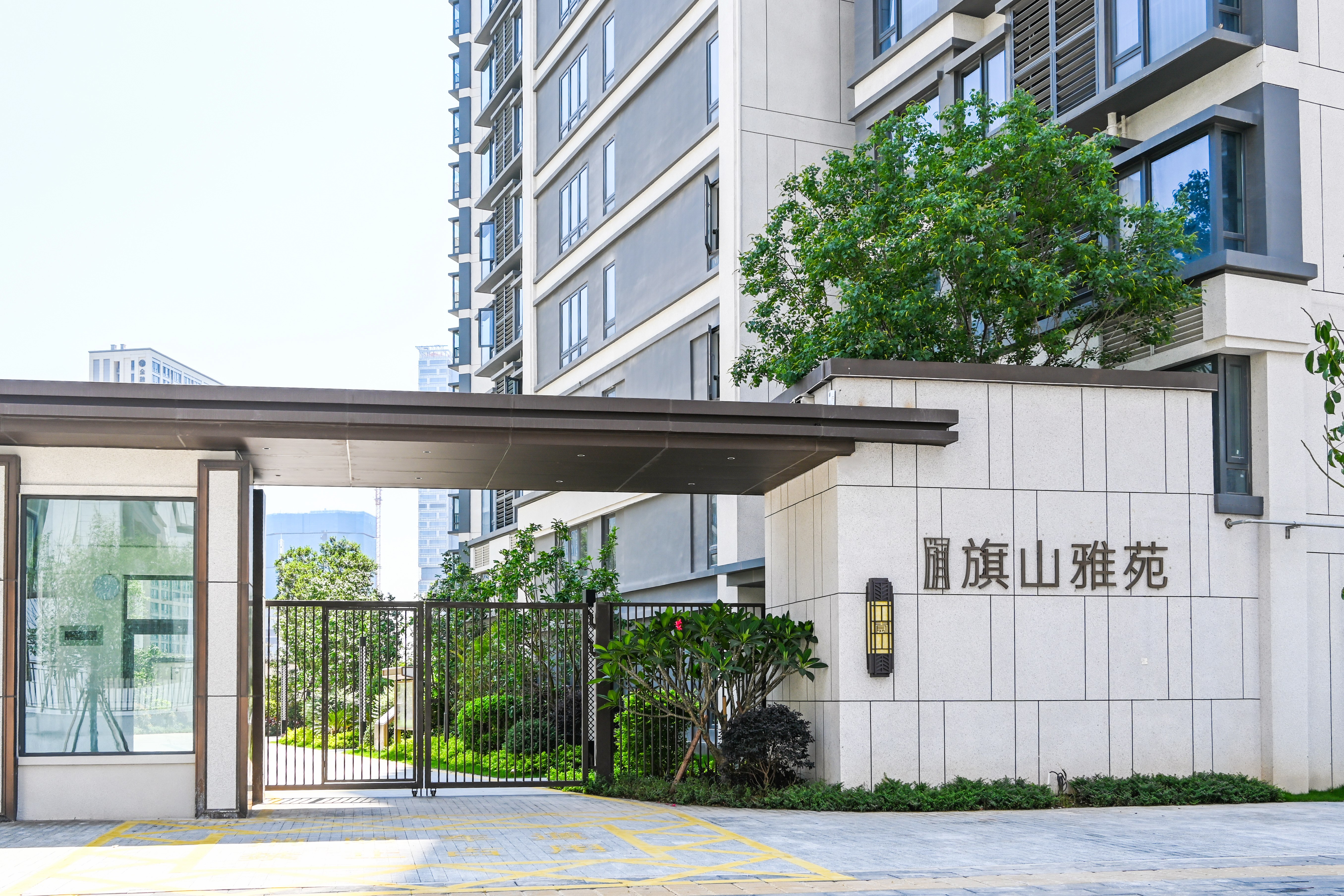 4 小區(qū)大門實(shí)景圖.jpg 4 小區(qū)大門實(shí)景圖.jpg