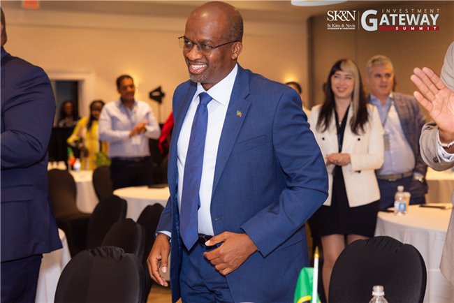 圣基茨和尼維斯投資移民局理事會(huì)主席Calvin St. Juste出席第二屆投資門(mén)戶峰會(huì)并發(fā)表講話