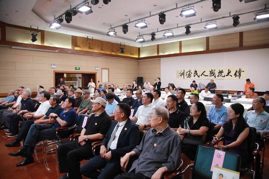 紀(jì)念中國人民抗日戰(zhàn)爭勝利80周年主題筆會(huì)在京舉辦(圖2) 紀(jì)念中國人民抗日戰(zhàn)爭勝利80周年主題筆會(huì)在京舉辦(圖2)