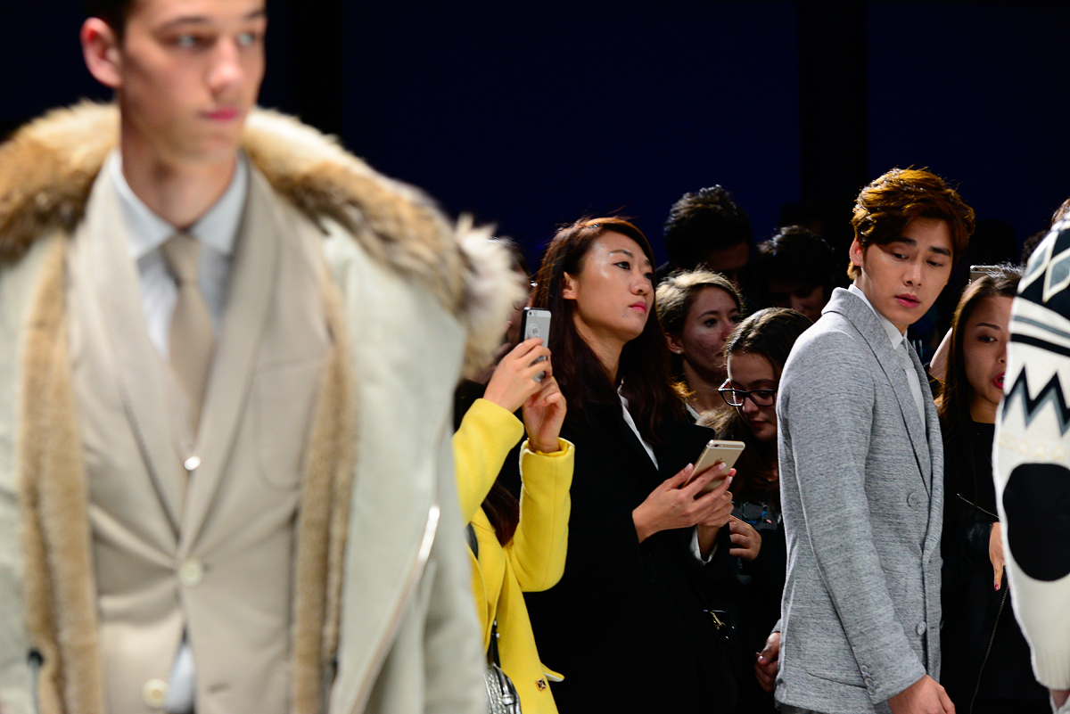 李易峰4990萬強(qiáng)制執(zhí)行事件解析：從明星光環(huán)到法律糾紛