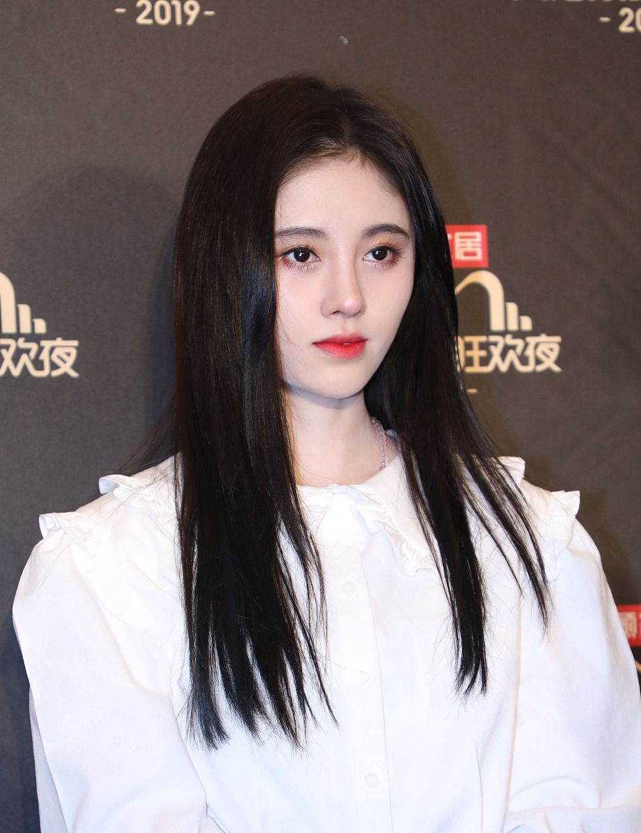 鞠婧祎玩轉(zhuǎn)"秋老虎"，揭秘明星社交新套路(圖2)