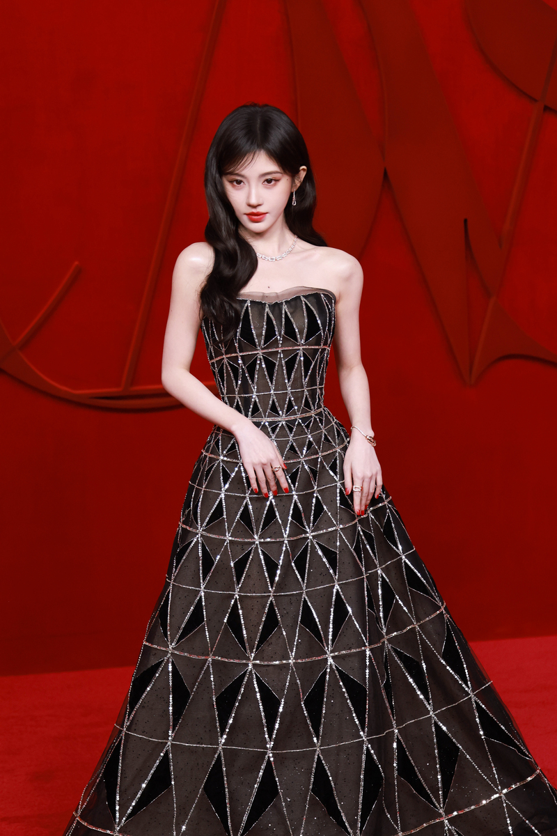 鞠婧祎玩轉(zhuǎn)"秋老虎"，揭秘明星社交新套路(圖3)