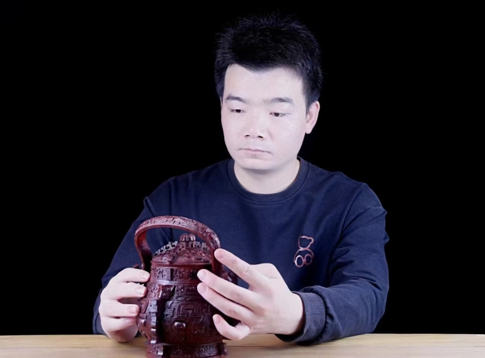 龍?。禾骄壳嚆~器在木雕中的運(yùn)用