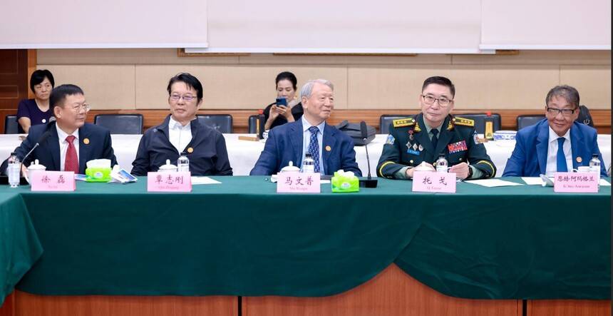 中聯(lián)國興書畫院與蒙古國軍人聯(lián)合會(huì)文化交流聯(lián)誼會(huì)在京舉辦(圖3) 中聯(lián)國興書畫院與蒙古國軍人聯(lián)合會(huì)文化交流聯(lián)誼會(huì)在京舉辦(圖3)