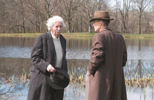 從奧本海默的視角，回望歷史的荒誕面